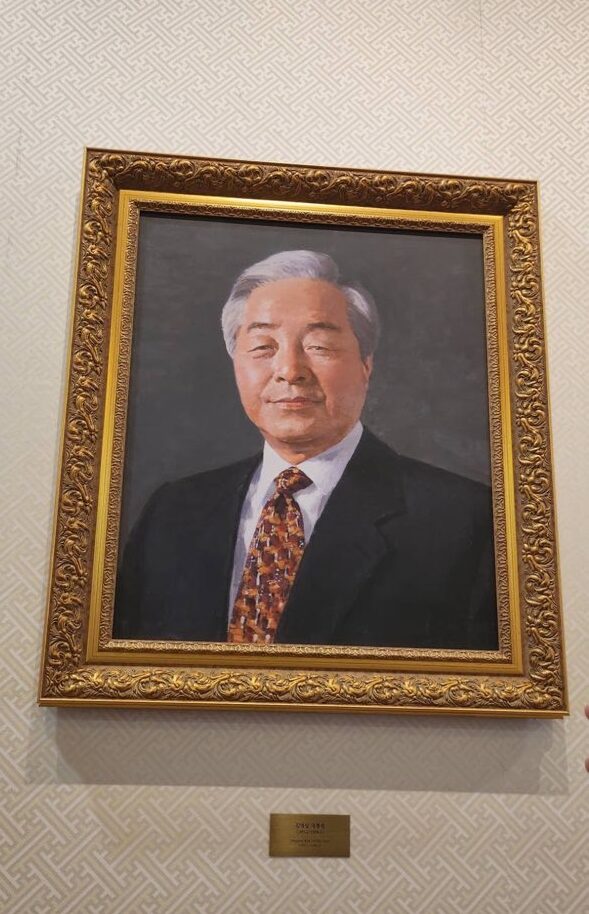 青瓦台本館の金元大統領の肖像画の写真