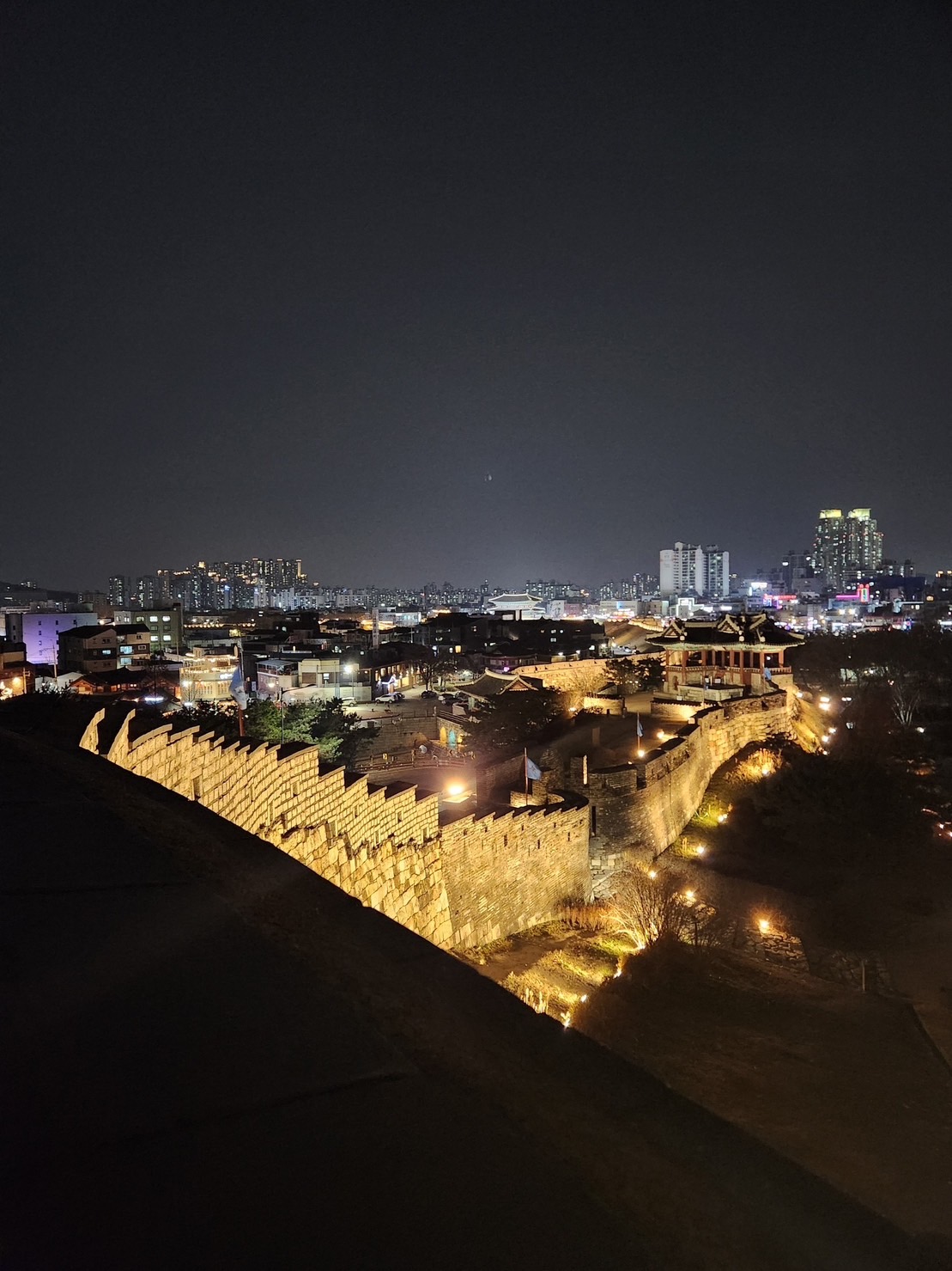 水原華城の夜景の写真