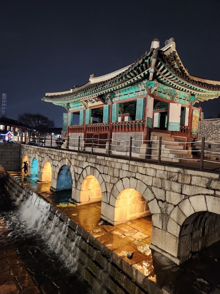 水原華城の華虹門の写真
